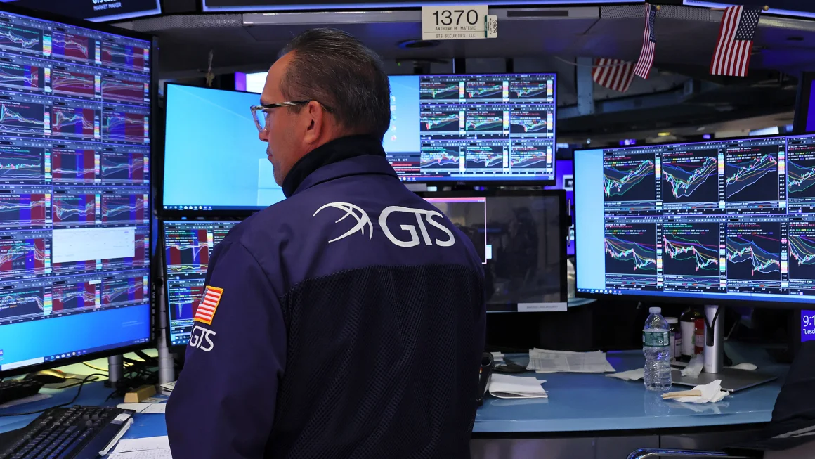 wall-street-melesat-sp-500-tembus-rekor-bulanan-di-tengah-bayang-bayang-perang-dagang